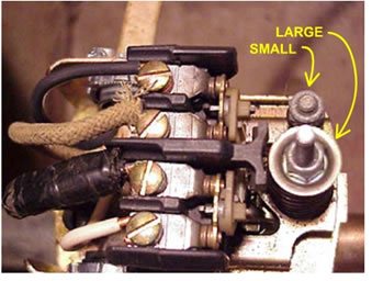 How do you adjust a Square D well pressure switch?